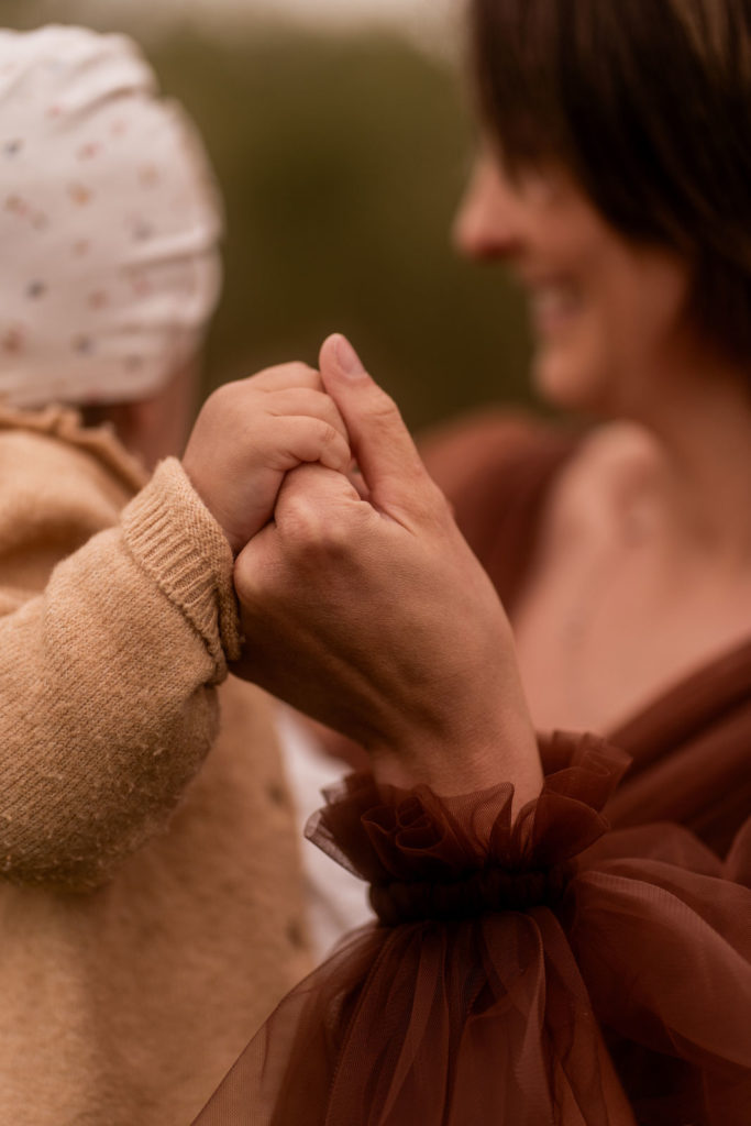 Mutter und Kleinkind bei einem Mummy-and-me-Shooting von PIC@MO mit Mona von Malm